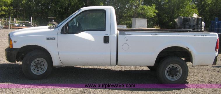 image for item H6396 2000 Ford F250 Super Duty XL pickup truck