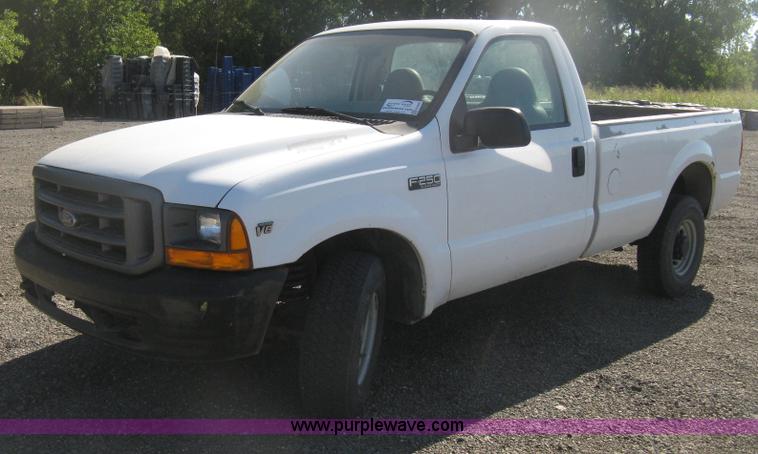 image for item H6396 2000 Ford F250 Super Duty XL pickup truck