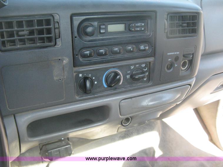 image for item H6396 2000 Ford F250 Super Duty XL pickup truck