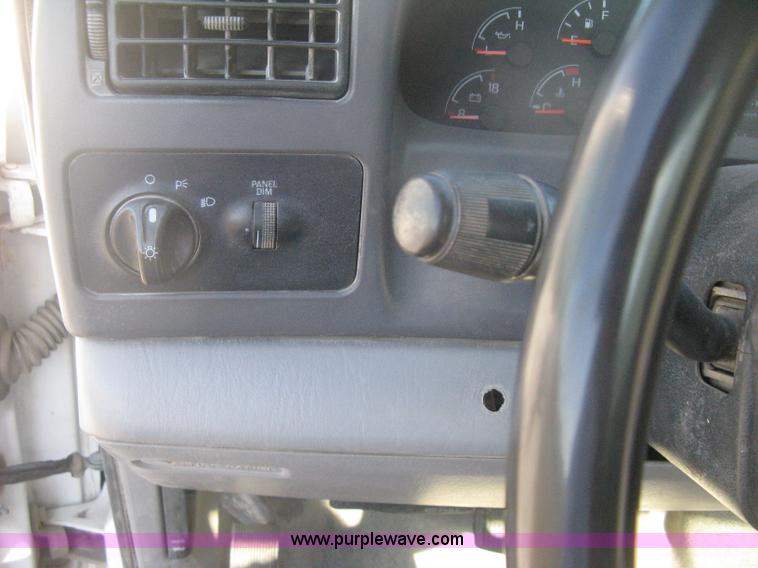 image for item H6396 2000 Ford F250 Super Duty XL pickup truck