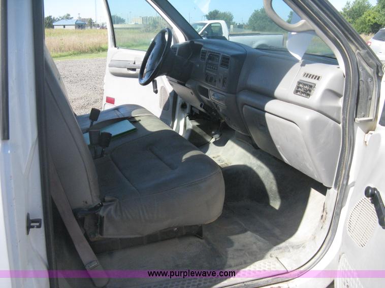 image for item H6396 2000 Ford F250 Super Duty XL pickup truck