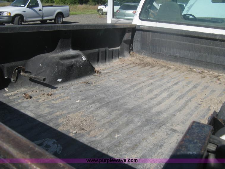 image for item H6396 2000 Ford F250 Super Duty XL pickup truck