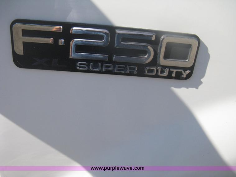 image for item H6396 2000 Ford F250 Super Duty XL pickup truck