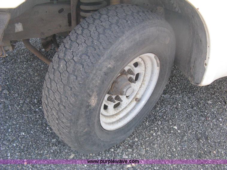 image for item H6396 2000 Ford F250 Super Duty XL pickup truck