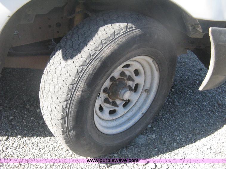 image for item H6396 2000 Ford F250 Super Duty XL pickup truck