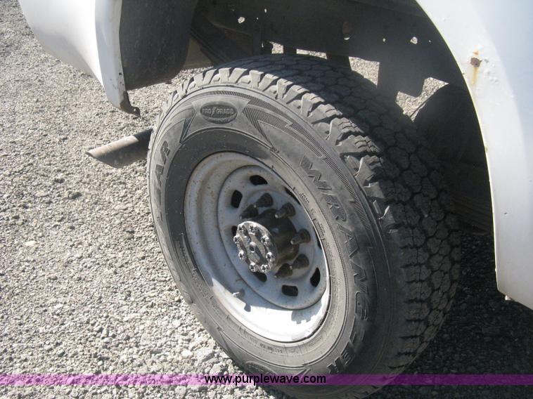 image for item H6396 2000 Ford F250 Super Duty XL pickup truck