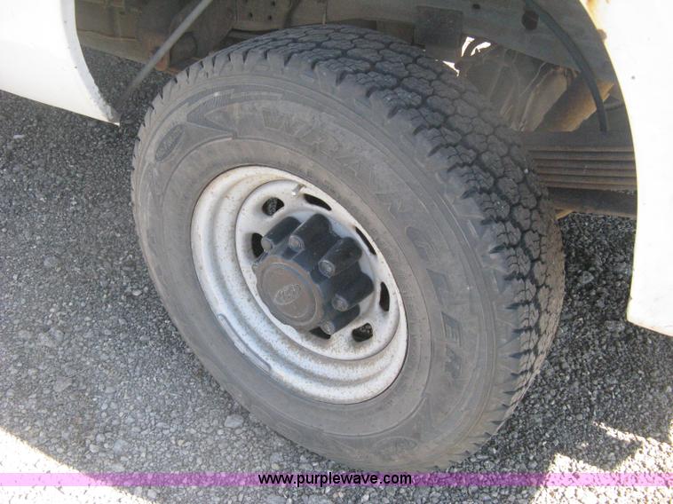 image for item H6396 2000 Ford F250 Super Duty XL pickup truck