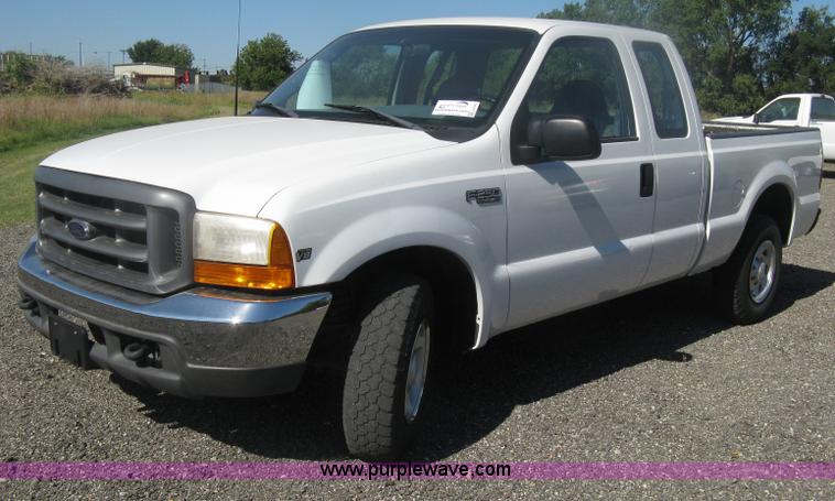 image for item H6397 1999 Ford F250 Super Duty SuperCab pickup truck