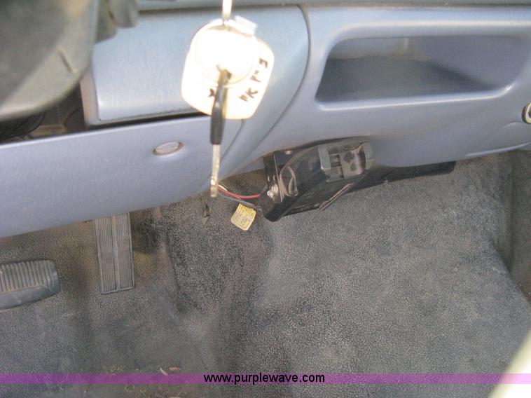 image for item H6397 1999 Ford F250 Super Duty SuperCab pickup truck