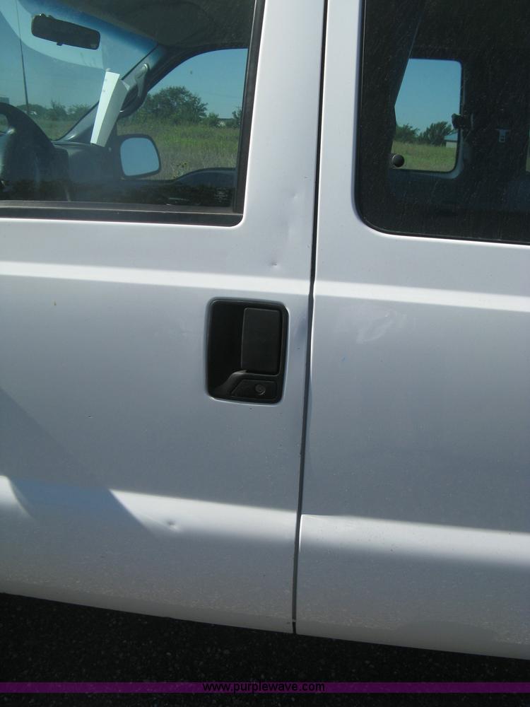 image for item H6397 1999 Ford F250 Super Duty SuperCab pickup truck