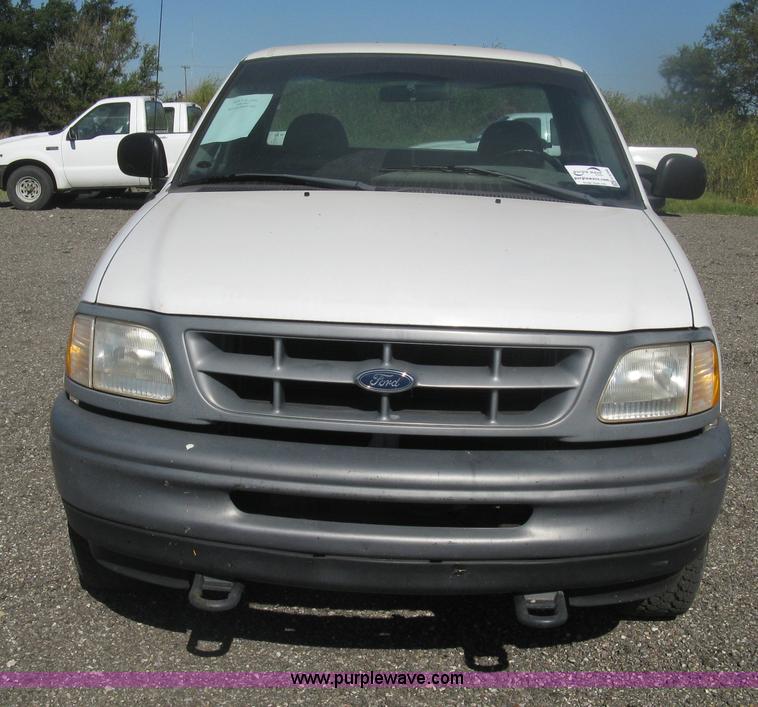image for item H6398 1998 Ford F250 XL pickup truck