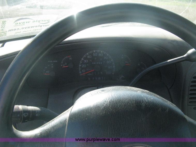 image for item H6398 1998 Ford F250 XL pickup truck