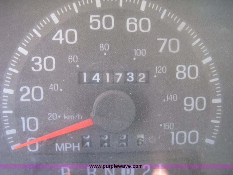 image for item H6398 1998 Ford F250 XL pickup truck