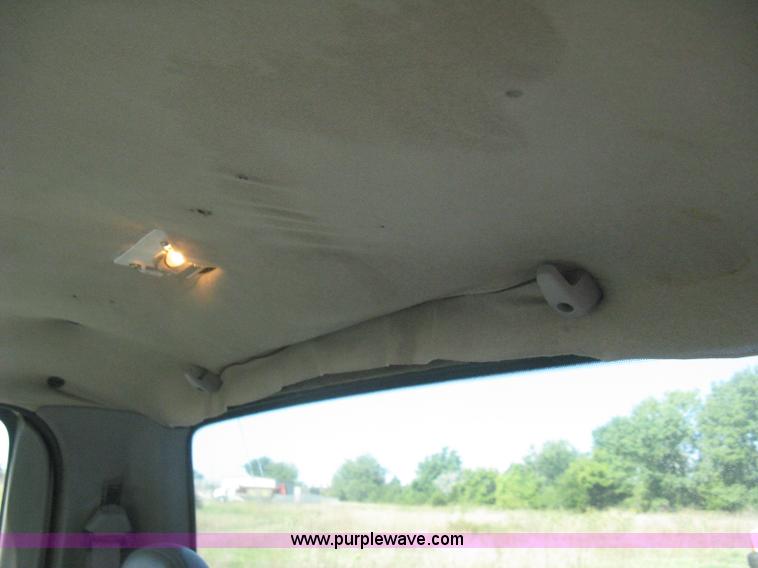 image for item H6398 1998 Ford F250 XL pickup truck