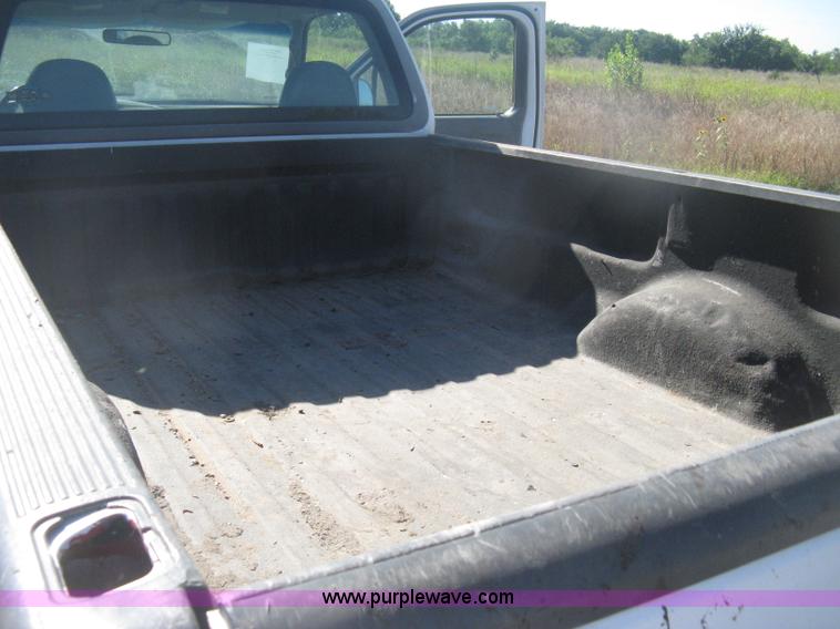 image for item H6398 1998 Ford F250 XL pickup truck