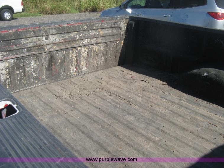 image for item H6398 1998 Ford F250 XL pickup truck