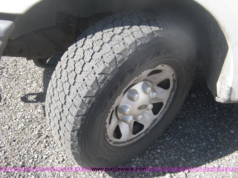 image for item H6398 1998 Ford F250 XL pickup truck