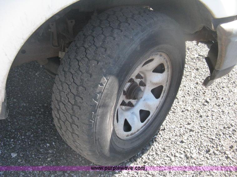 image for item H6398 1998 Ford F250 XL pickup truck