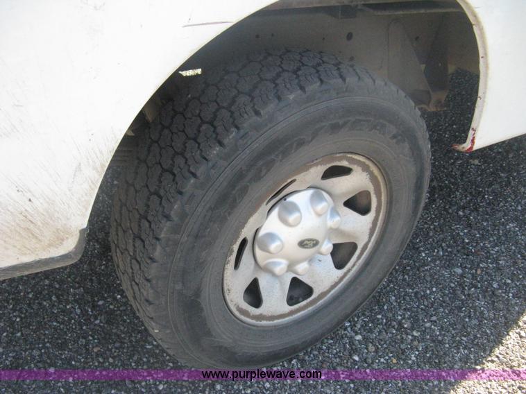 image for item H6398 1998 Ford F250 XL pickup truck