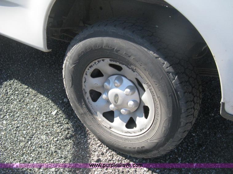 image for item H6398 1998 Ford F250 XL pickup truck