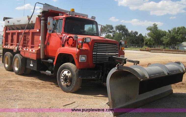 image for item H6400 1995 Ford LNT8000 dump truck