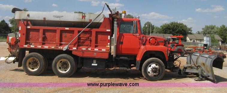 image for item H6400 1995 Ford LNT8000 dump truck