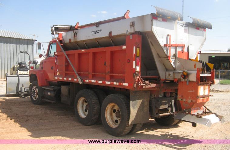 image for item H6400 1995 Ford LNT8000 dump truck