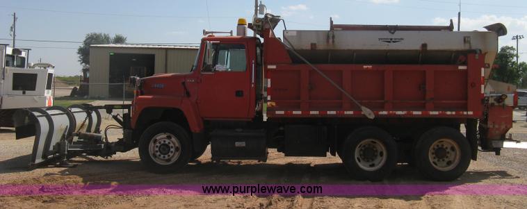 image for item H6400 1995 Ford LNT8000 dump truck
