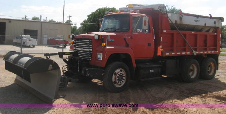 image for item H6400 1995 Ford LNT8000 dump truck