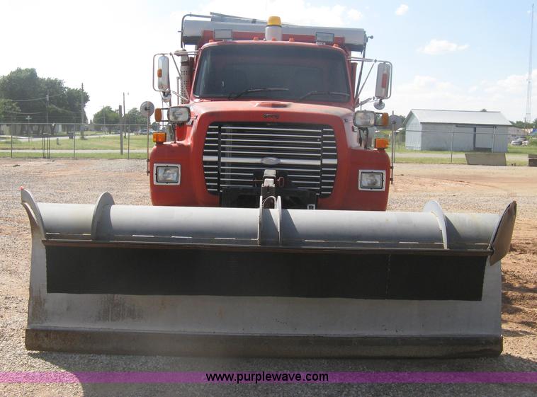 image for item H6400 1995 Ford LNT8000 dump truck