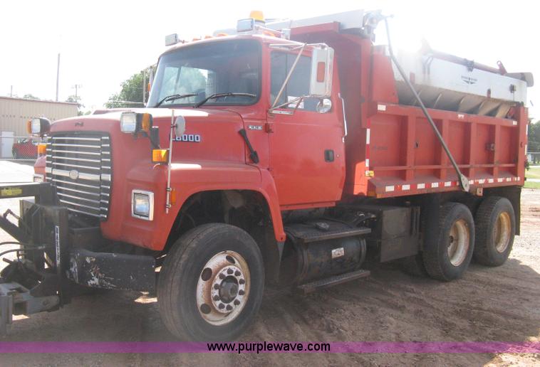 image for item H6400 1995 Ford LNT8000 dump truck