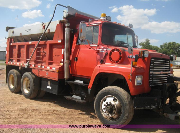 image for item H6400 1995 Ford LNT8000 dump truck