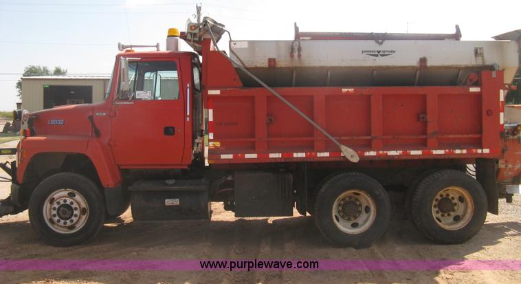 image for item H6400 1995 Ford LNT8000 dump truck