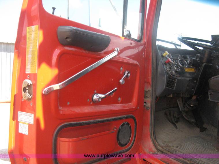 image for item H6400 1995 Ford LNT8000 dump truck