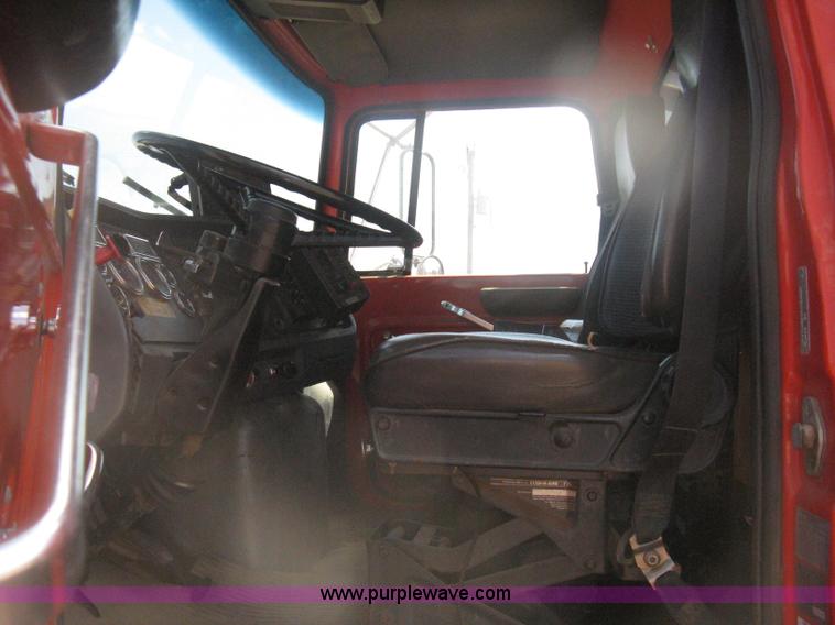 image for item H6400 1995 Ford LNT8000 dump truck