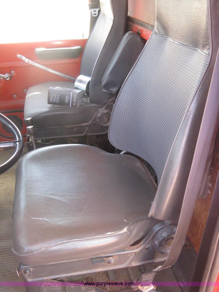 image for item H6400 1995 Ford LNT8000 dump truck