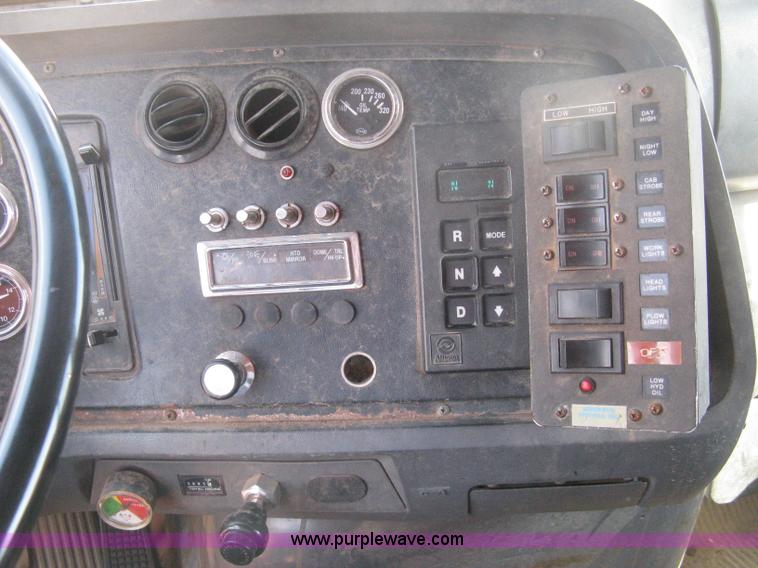 image for item H6400 1995 Ford LNT8000 dump truck