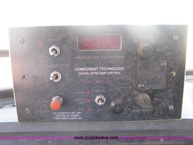 image for item H6400 1995 Ford LNT8000 dump truck