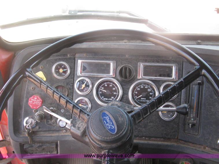 image for item H6400 1995 Ford LNT8000 dump truck