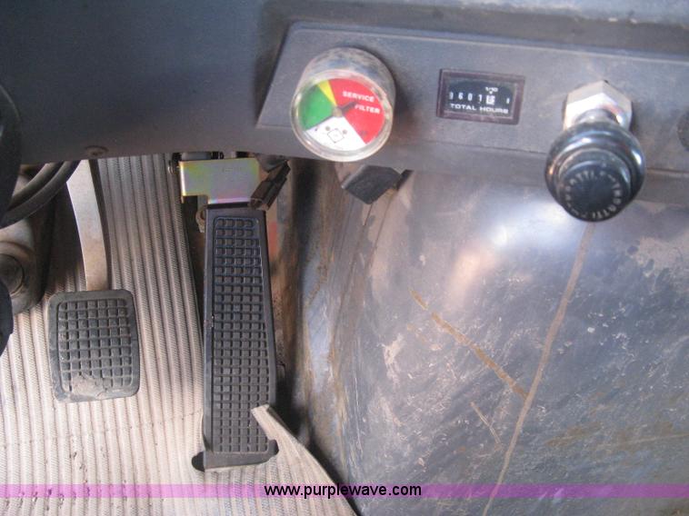 image for item H6400 1995 Ford LNT8000 dump truck