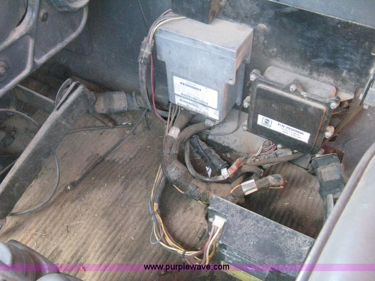 image for item H6400 1995 Ford LNT8000 dump truck