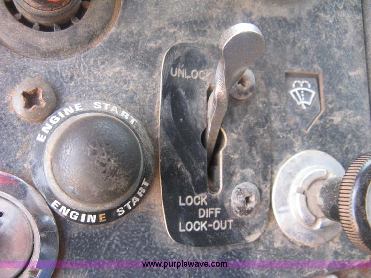 image for item H6400 1995 Ford LNT8000 dump truck