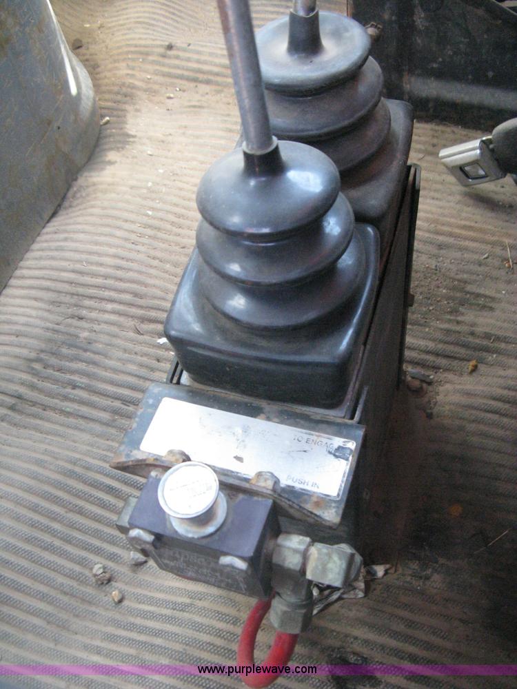 image for item H6400 1995 Ford LNT8000 dump truck