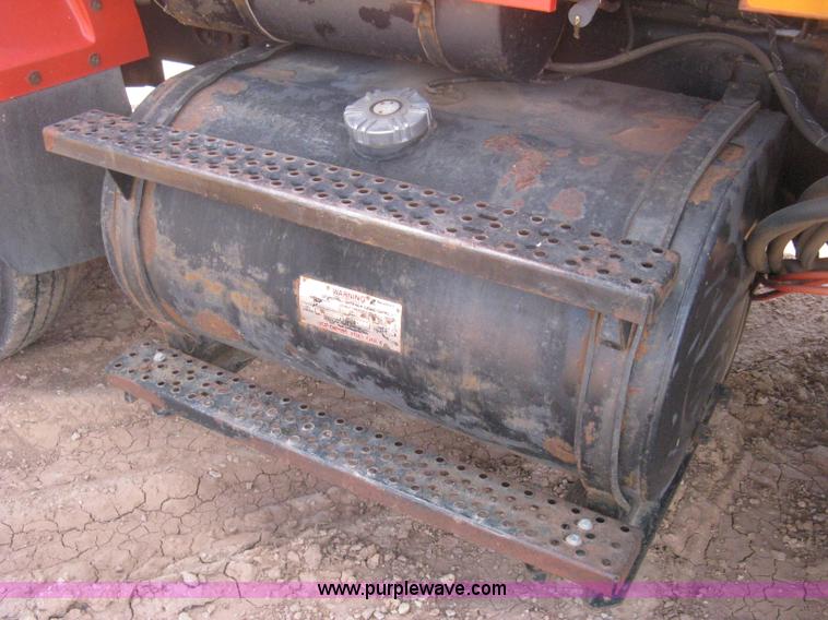 image for item H6400 1995 Ford LNT8000 dump truck