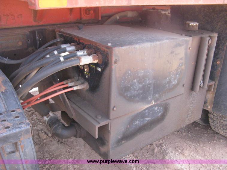 image for item H6400 1995 Ford LNT8000 dump truck