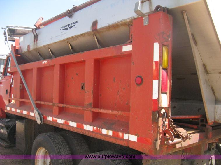 image for item H6400 1995 Ford LNT8000 dump truck