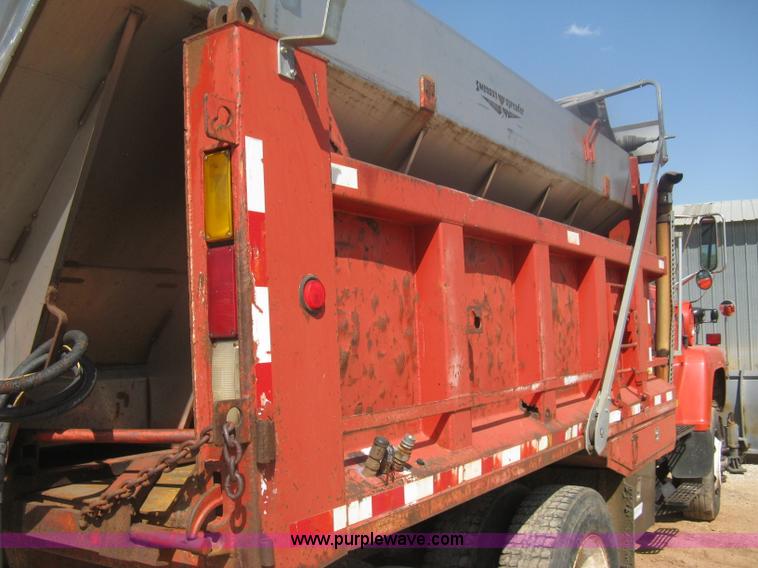 image for item H6400 1995 Ford LNT8000 dump truck