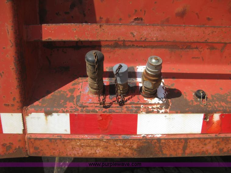 image for item H6400 1995 Ford LNT8000 dump truck