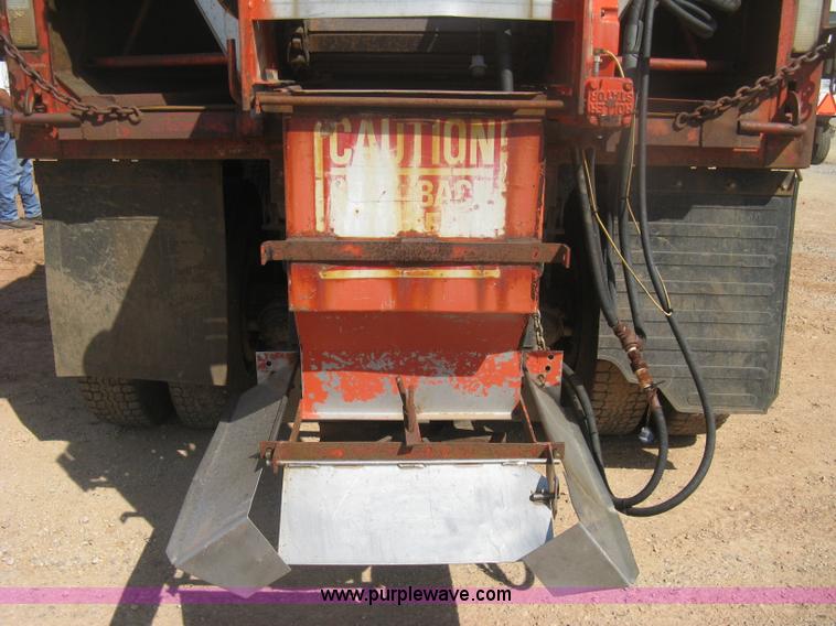 image for item H6400 1995 Ford LNT8000 dump truck