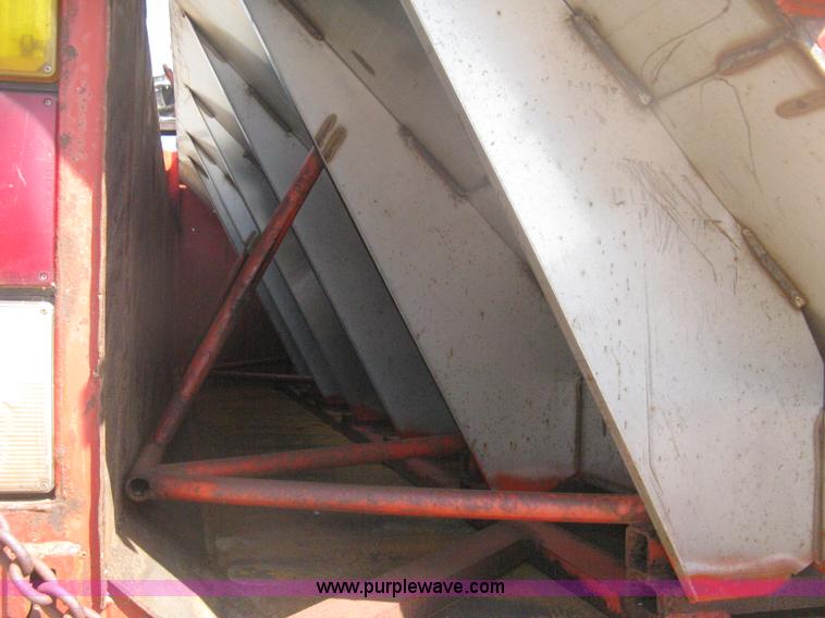 image for item H6400 1995 Ford LNT8000 dump truck